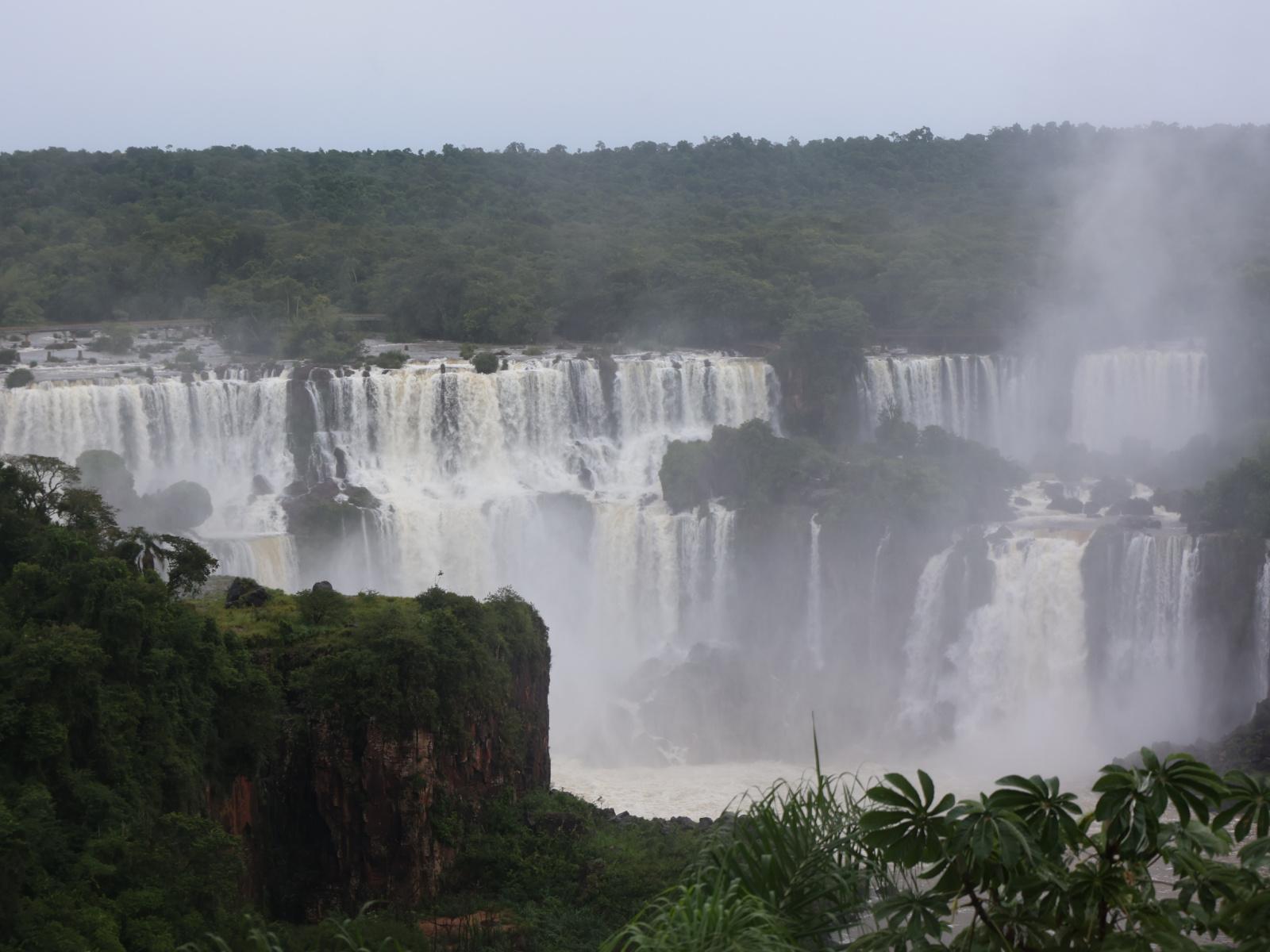Les chutes d’Iguazu attirent les touristes