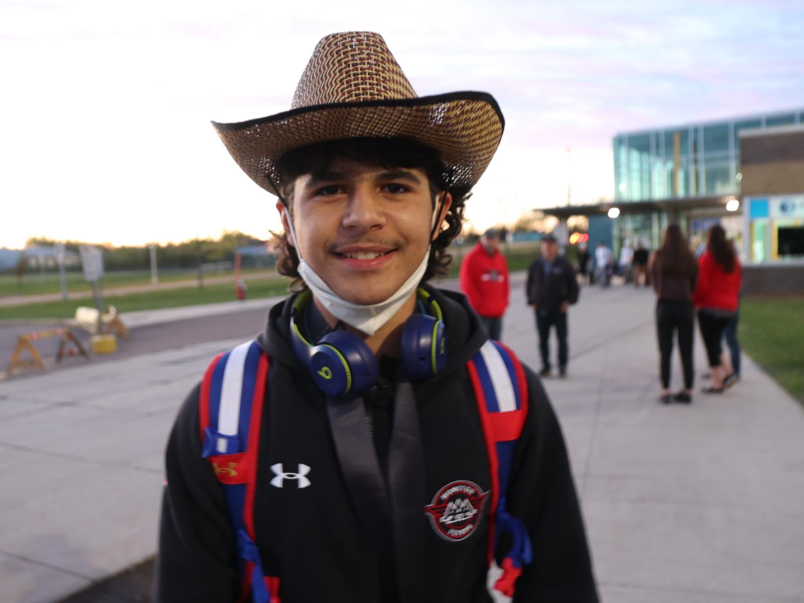 Austin Sanchez 1600 x 1200