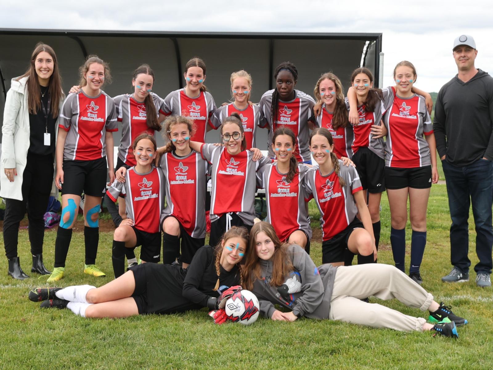 Antonine Maillet soccer féminin 1600 x 1200