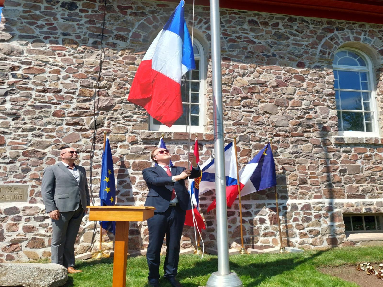 Trois 14-Juillet pour le consul général de France dans les ... Image 1