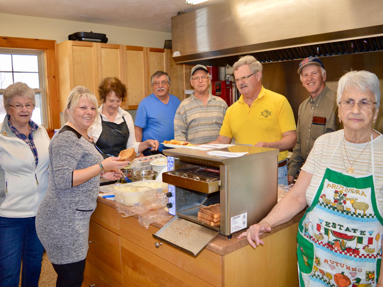 Les bénévoles du Club de tir de Kent se dévouent pour des ... Image 1