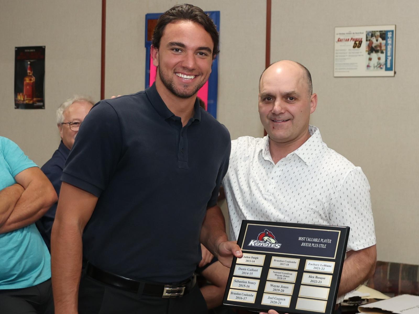 Alex Basque est nommé joueur par excellence des Koyotes Image 1