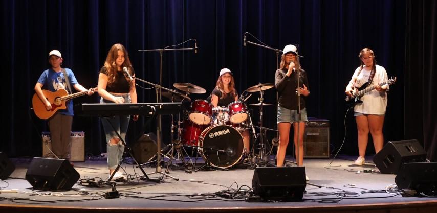 Kent la voix des groupes Small