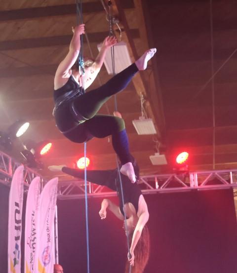 acrobaties Small