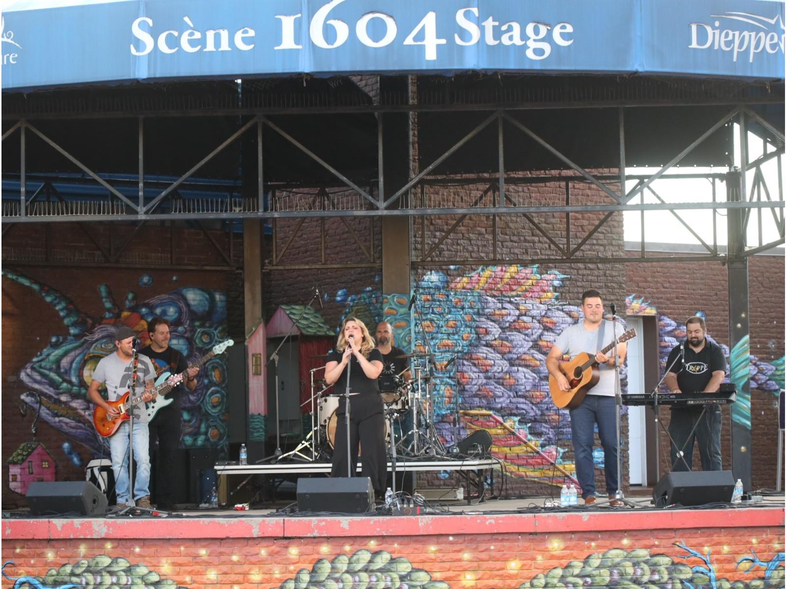 Flo Durelle et Izabelle au Mercredi Show  Image 1