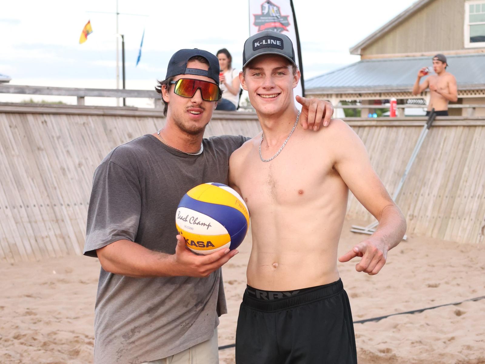 Volleyball de plage : Pelletier et Saulnier et les sœurs ... Image 1