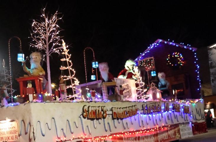 défilé 4 maman noel Small