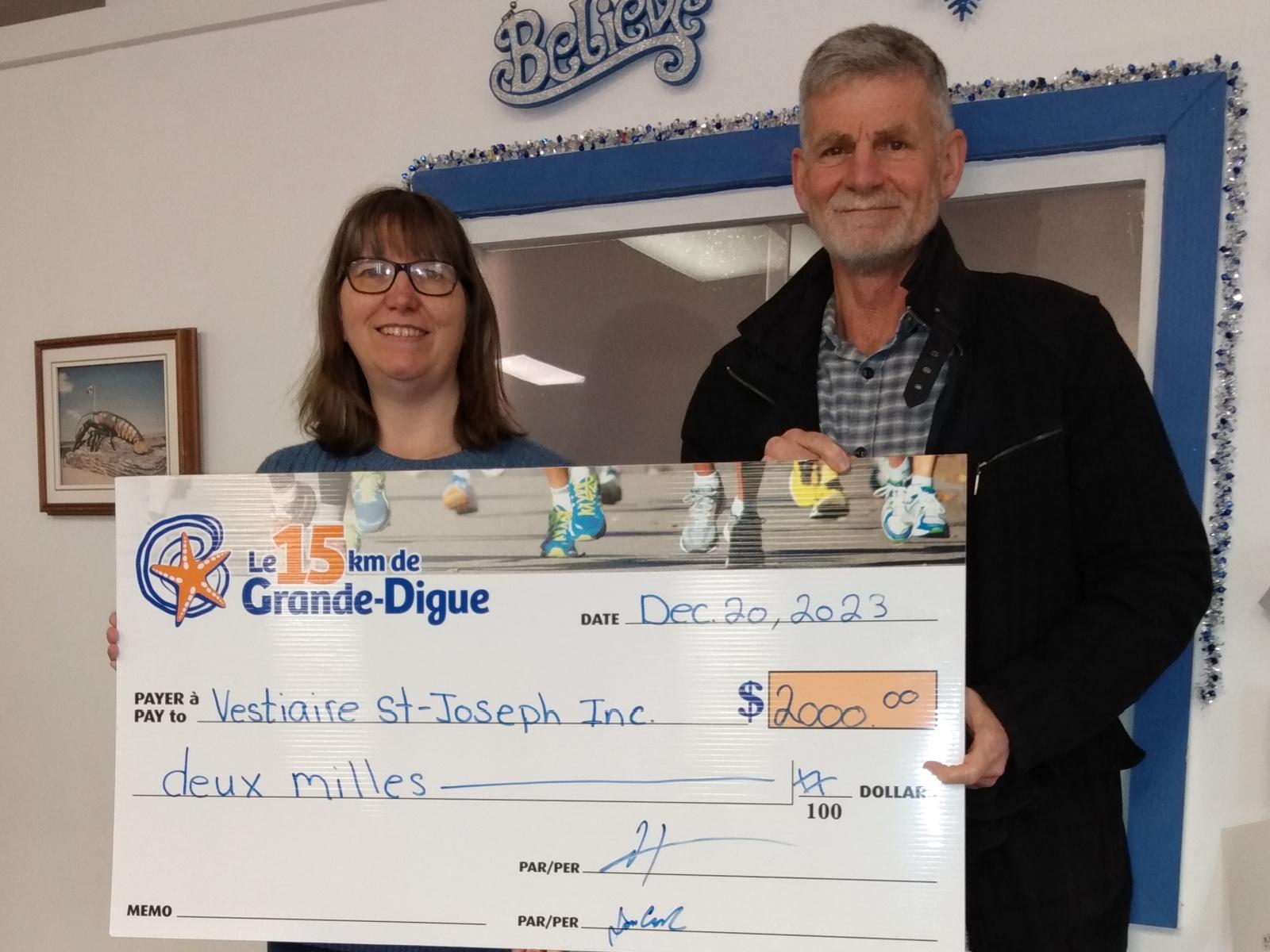 Un don de 2000$ a la Banque Alimentaire du Vestiaire ... Image 1