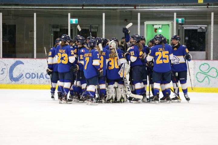 les membres des aigles bleues Small