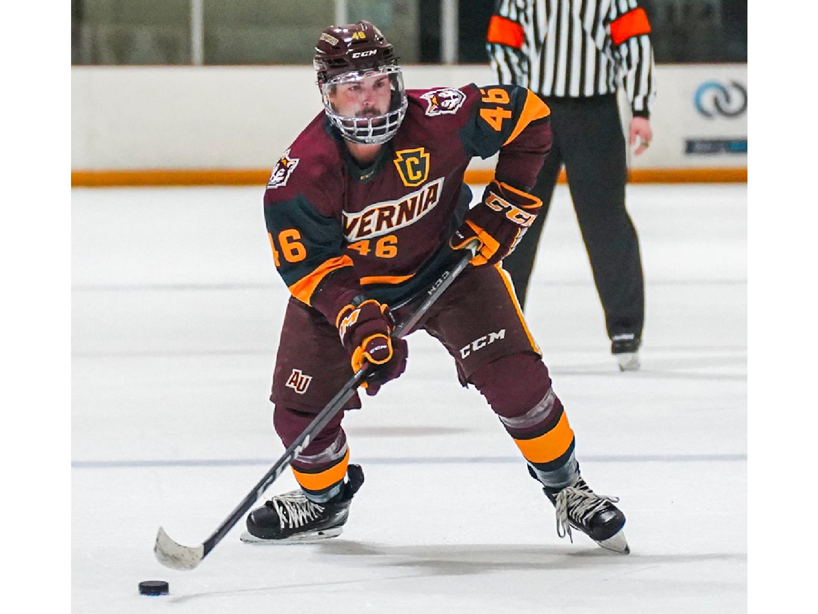 Logan VandeMeerakker avec Fayetteville Image 1