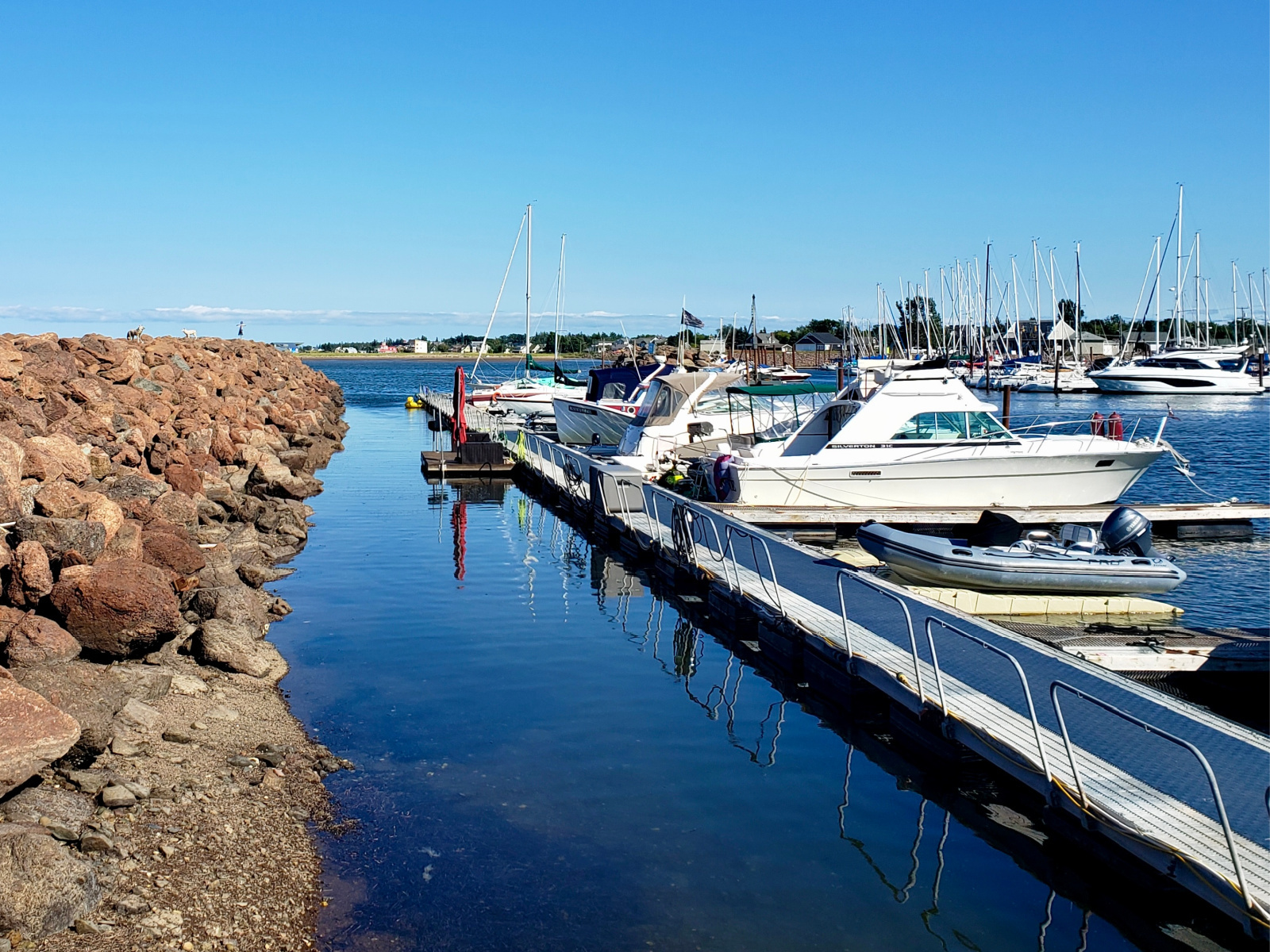 Pour protéger le quai de Pointe-du-Chêne des événements ... Image 1