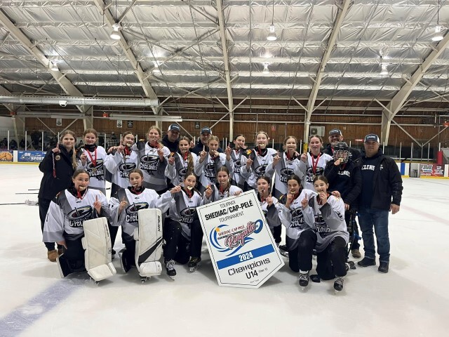 cyclones Moncton championnes M14 ans 8 décembre Small