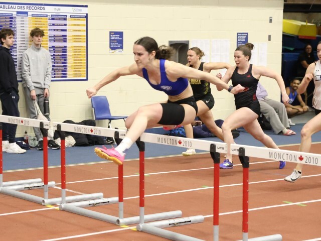 Caroline Gagnon au 60mh finales Small