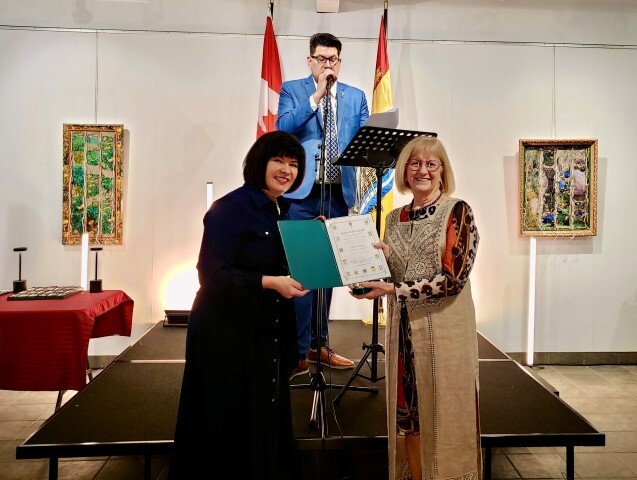 Jeanne médaille Small