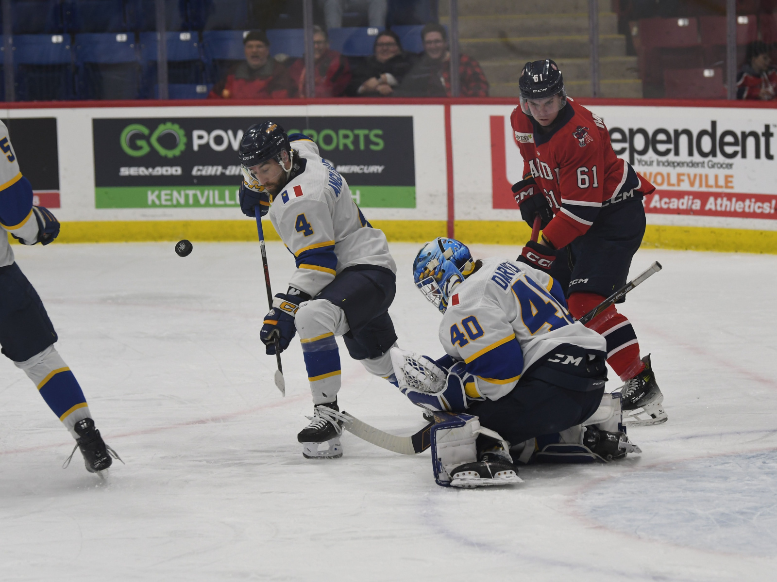Darveau et Anglehart permettent aux Aigles Bleus de ... Image 1