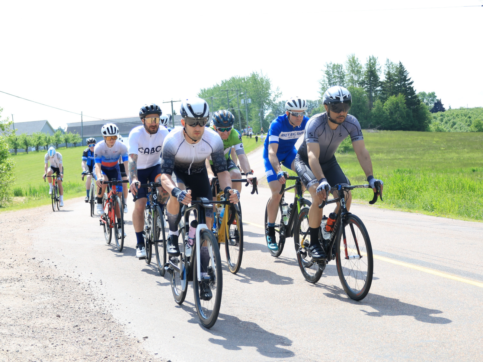 Vélo sur route Image 1