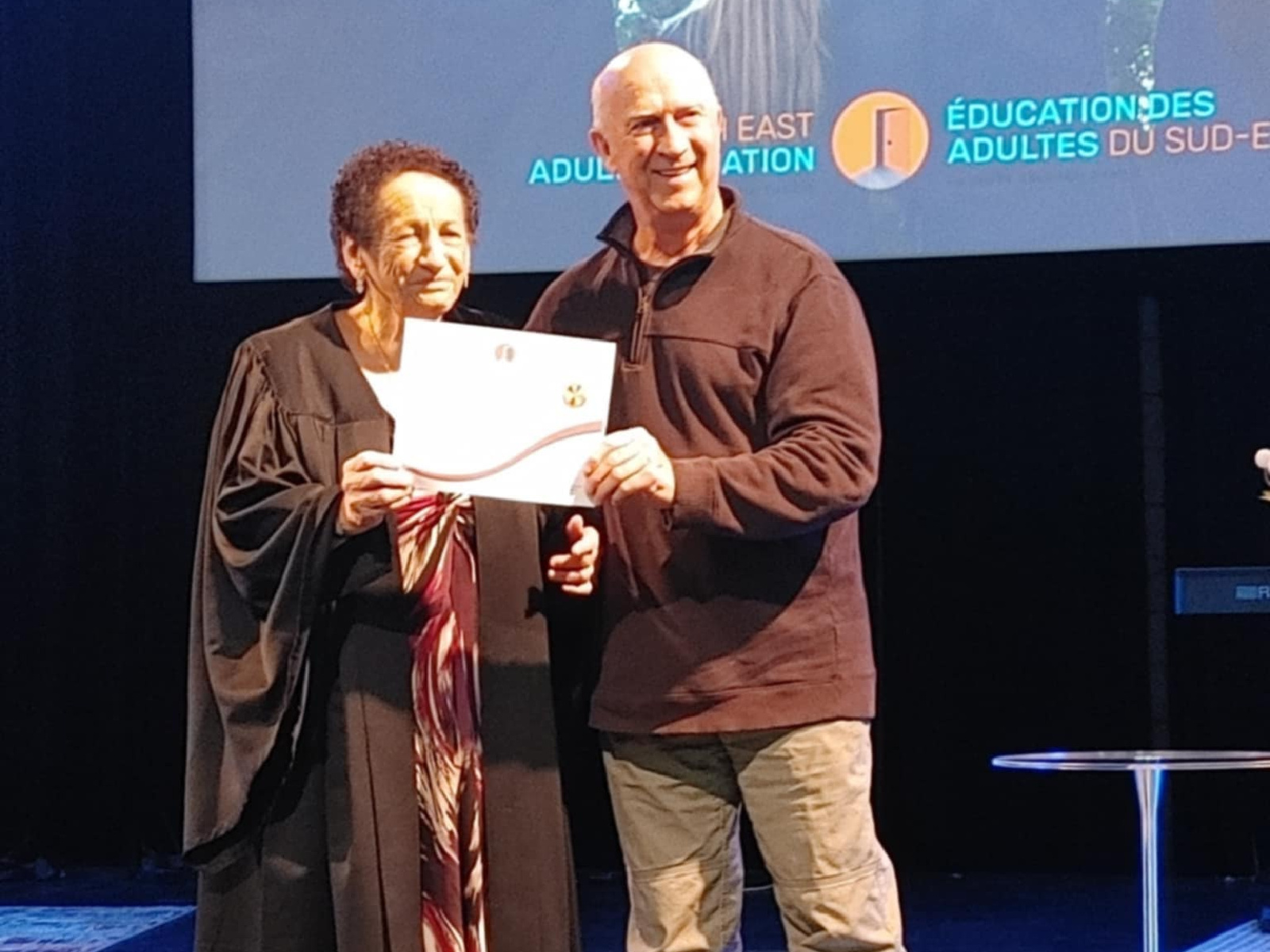 À 79 ans, elle obtient son diplôme : “Il n’est jamais trop ... Image 1