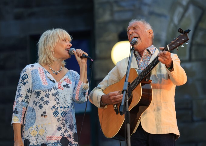 Lina Boudreau et Zachary Richard Small