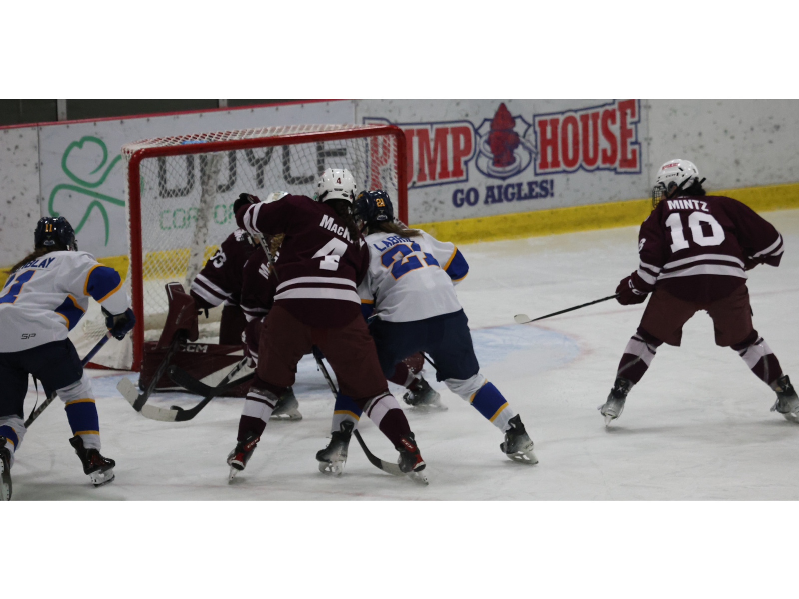 Les Huskies blanchissent les Aigles Bleues