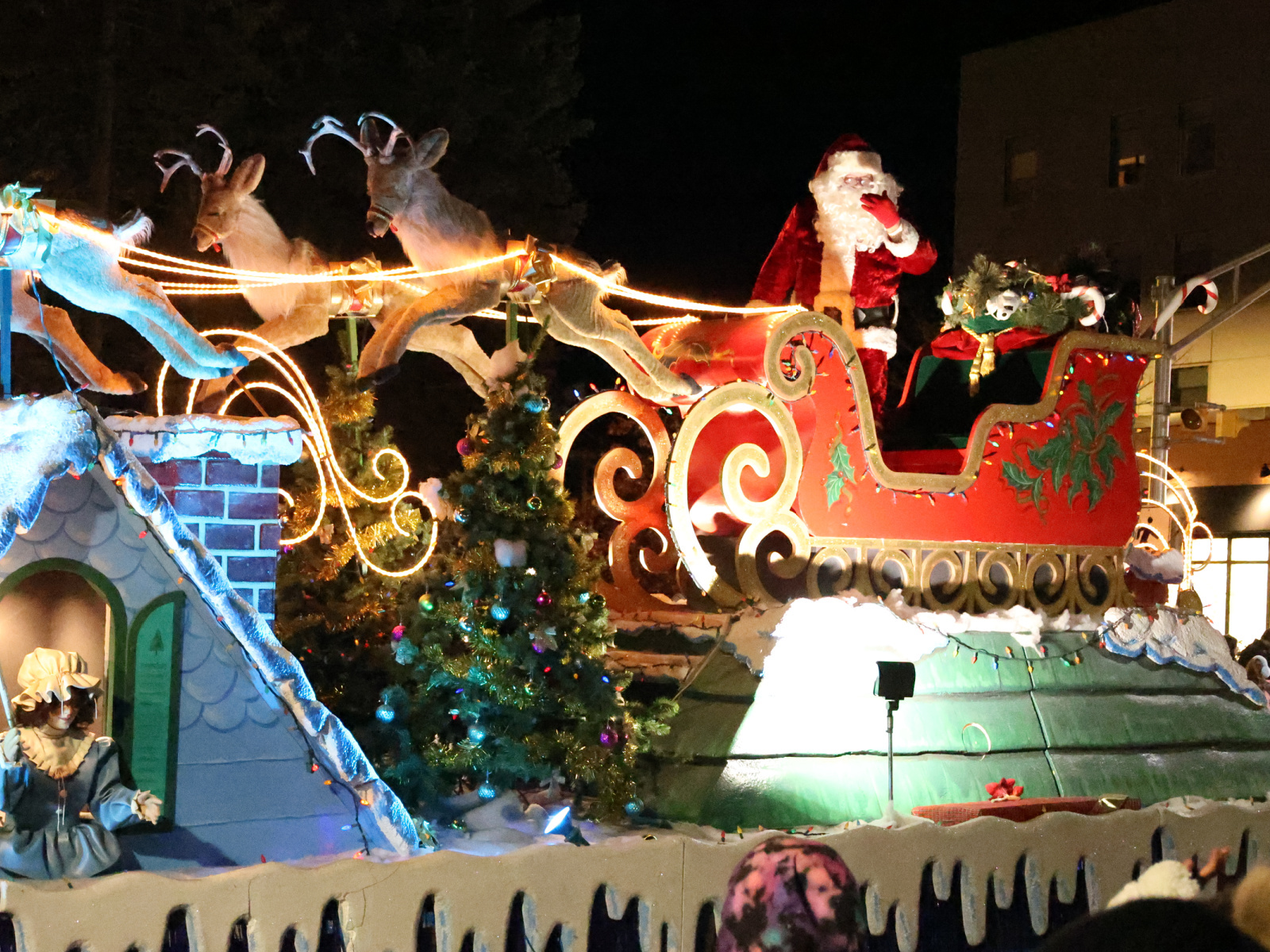 Les défilés du père Noël lancent officiellement le temps ... Image 1