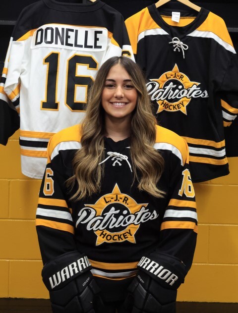 Alexane Donelle1 Small