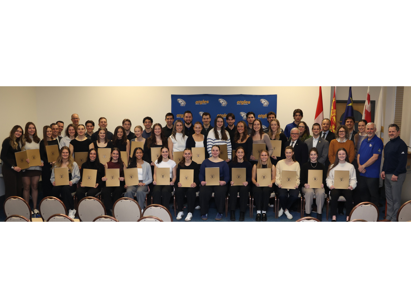 59 étudiantes et étudiants/athlètes de l’Université de ... Image 1