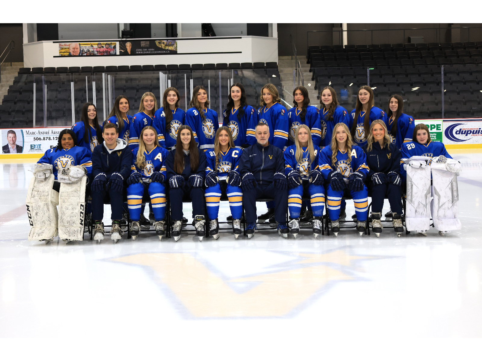 Vedettes et Cavalières au tournoi provincial AAA hockey ... Image 1