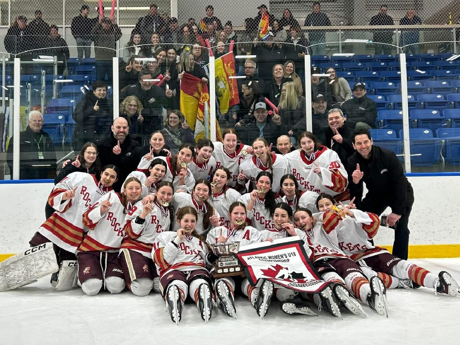 Championnes de l’Atlantique au hockey M18 ans AAA filles Image 1