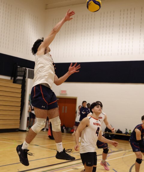 Itzael Gaudet smash des Olympiens Small