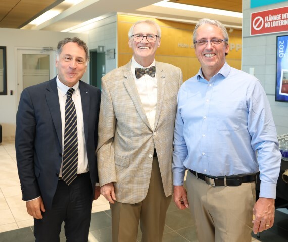 Consulat de la France et maire Lapierre Small