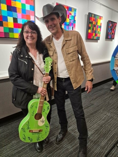 Diane Fournier gagnante de la guitare Small