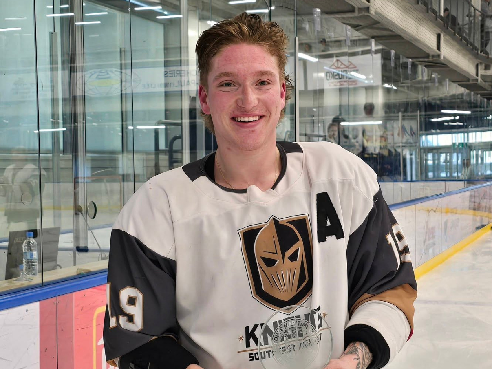 Devin Johnson offre la Coupe des Maritimes aux Knights du ... Image 1