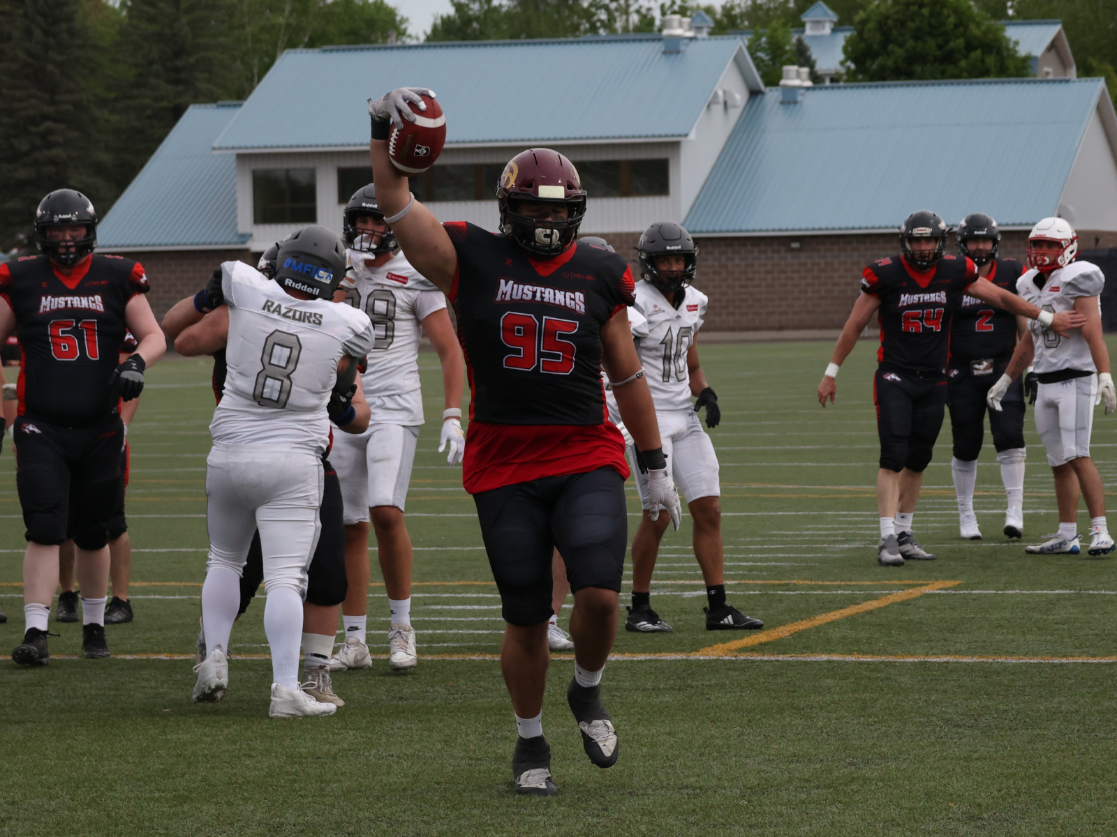 Victoire éclatante des Mustangs avant la demi-finale