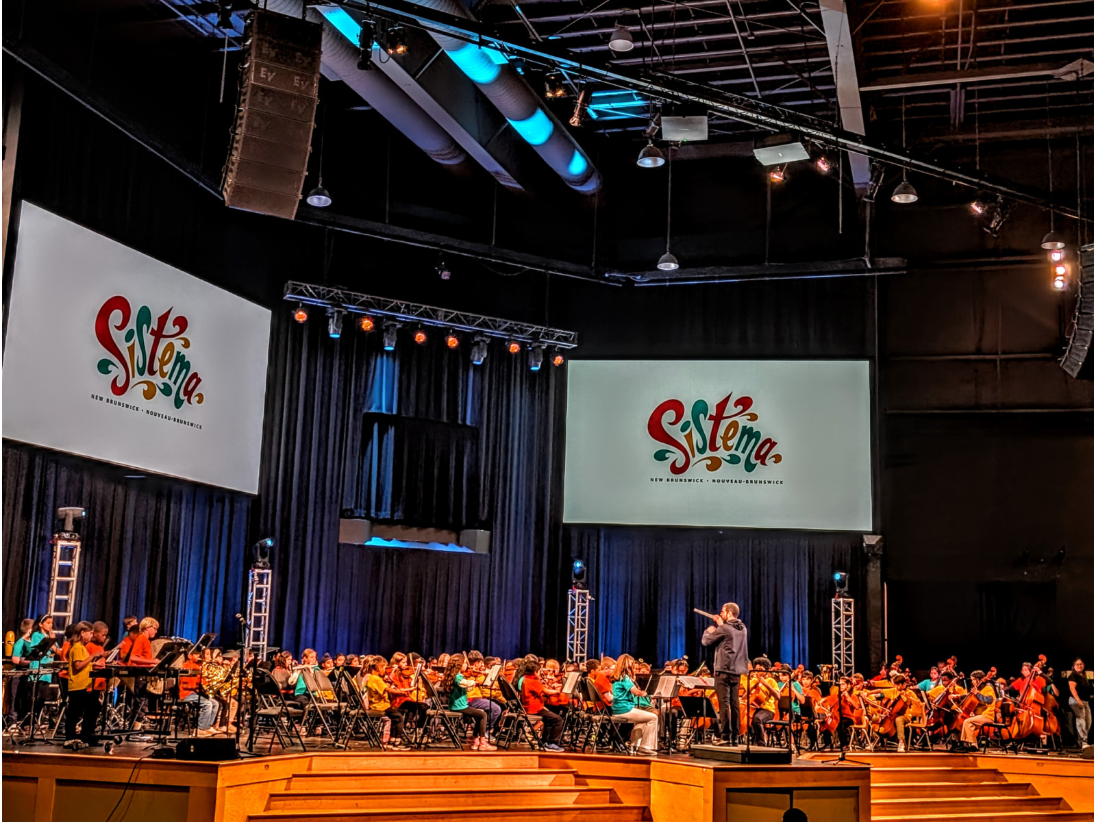 Sistema rend hommage à Monique Boudreau lors de son concert ...
