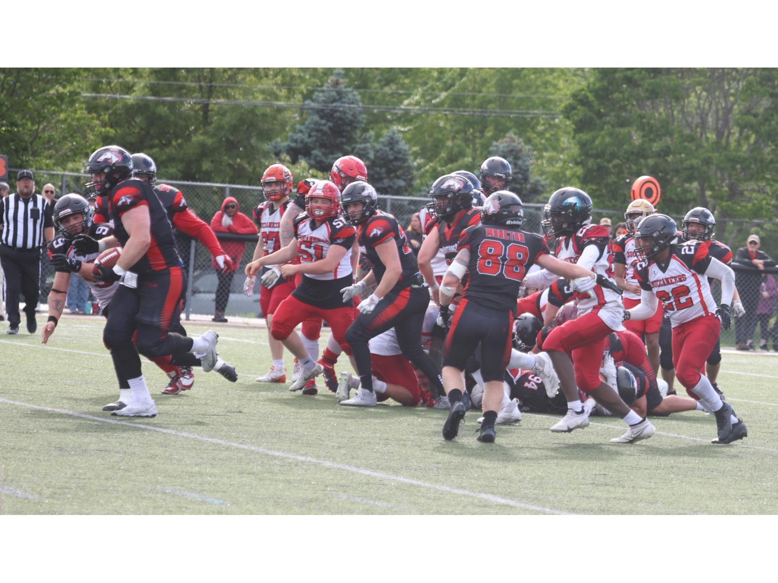 Les Mustangs ajoutent un 10e titre à vie