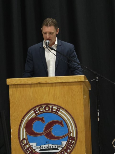 directeur Joey McGrath Small