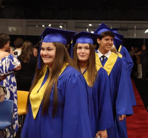 défilé des personnes diplômées Small