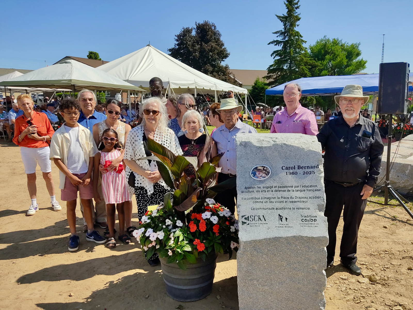 PLACE DU DRAPEAU : UN HOMMAGE PERMANENT À CAROL BERNARD