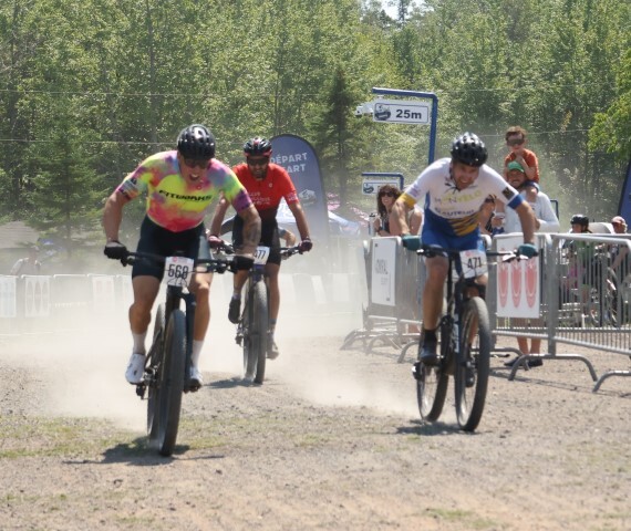 rhéal jaillet à gauche lemporte au sprint Small