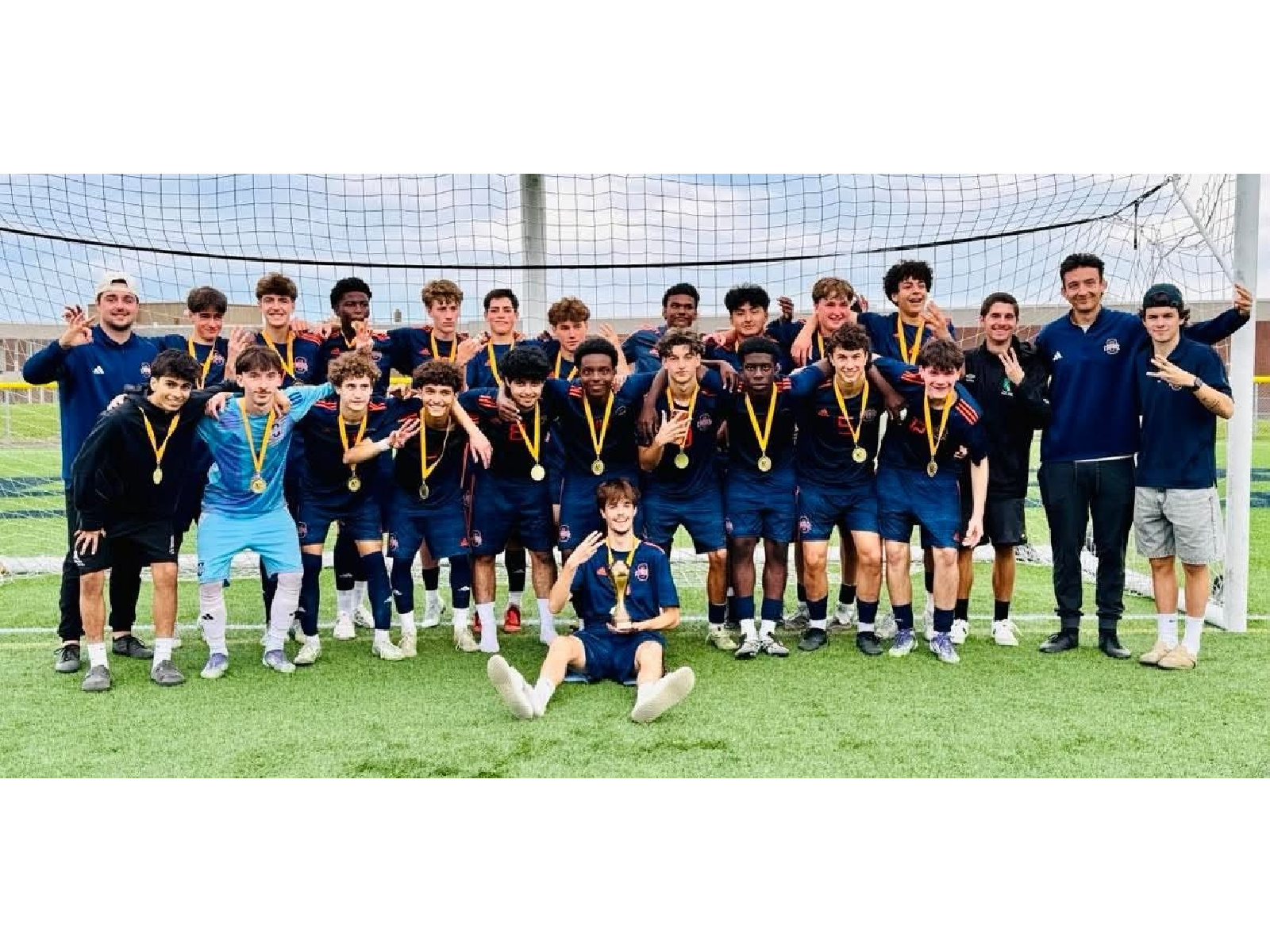 SOCCER : LES OLYMPIENS FONT LA PASSE DE TROIS