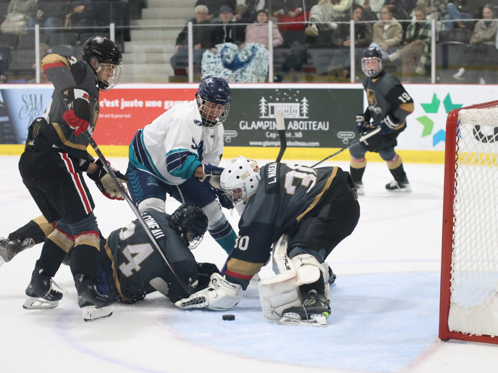 Les Knights dominent le Poséidon