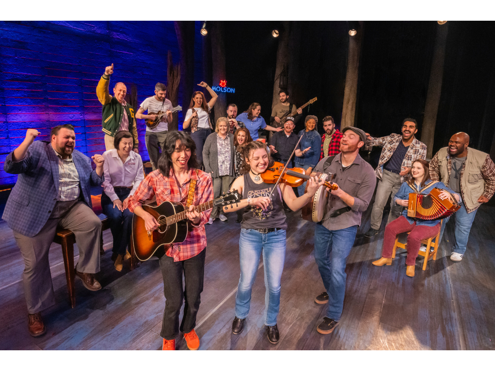 « Come From Away » : une comédie musicale qui touche en ... Image 1